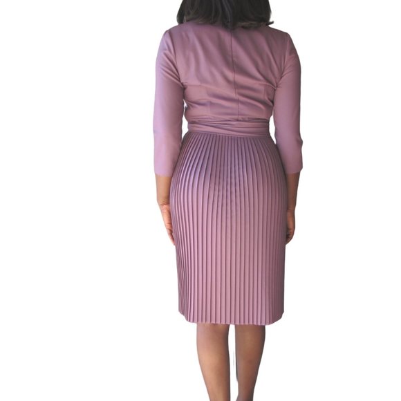 Mauve short sleeve pleated dress - Picture 2 of 3